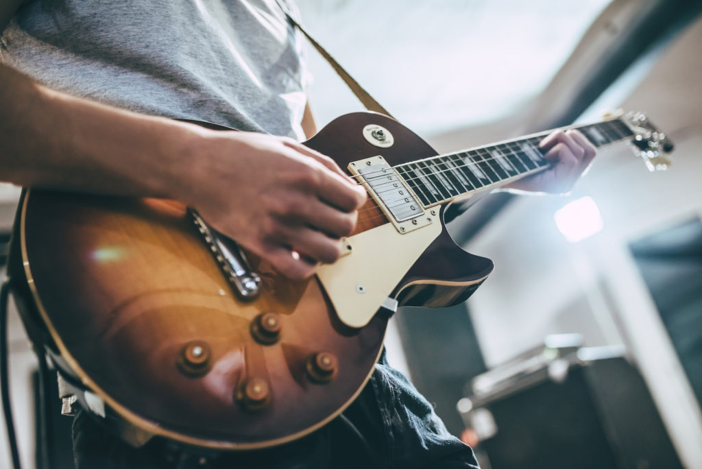 How to buy your first electric guitar?